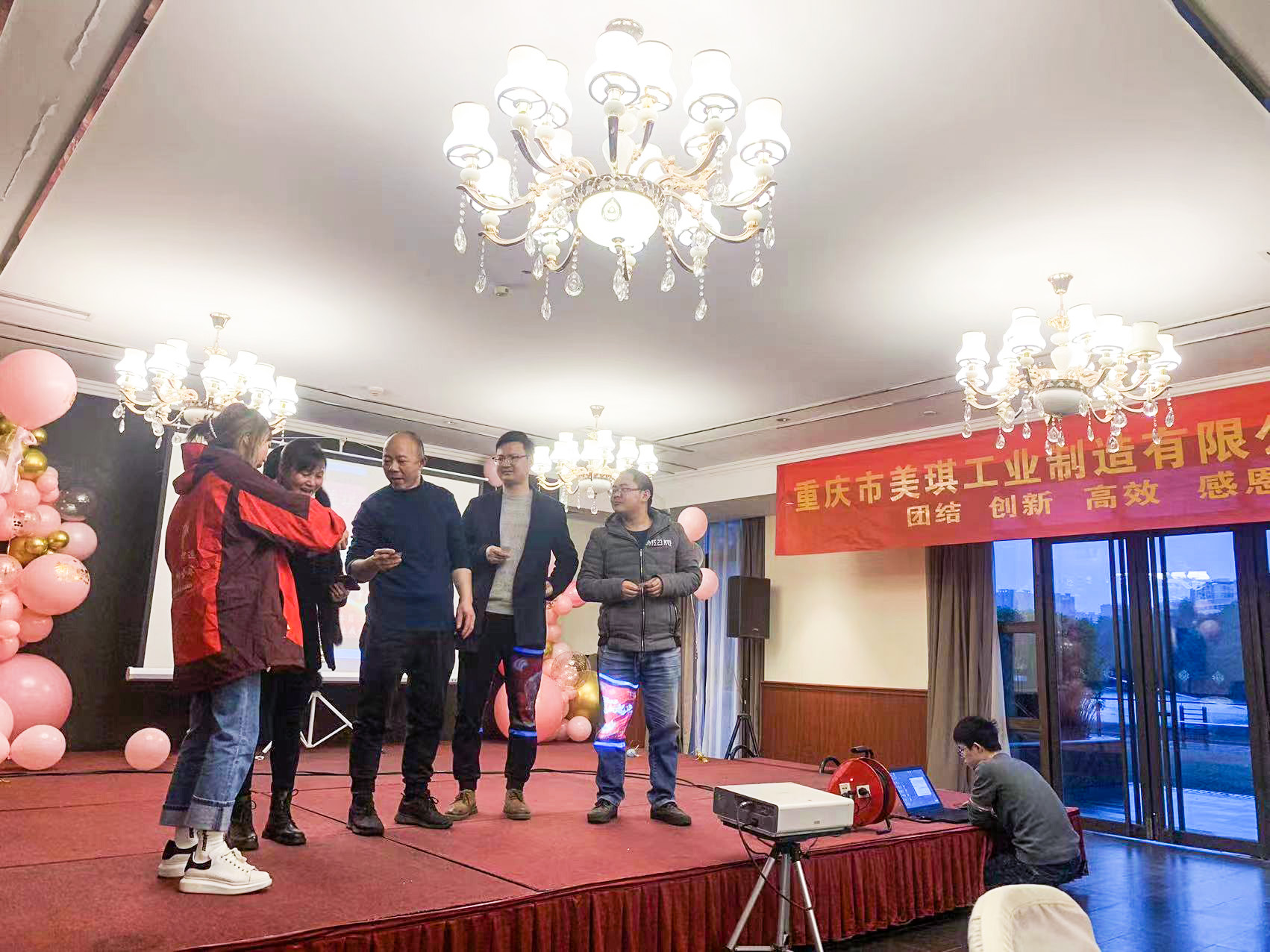 2021年度優(yōu)秀員工頒獎(jiǎng)典禮|年會(huì)(圖12) 2021年度優(yōu)秀員工頒獎(jiǎng)典禮|年會(huì)(圖12)